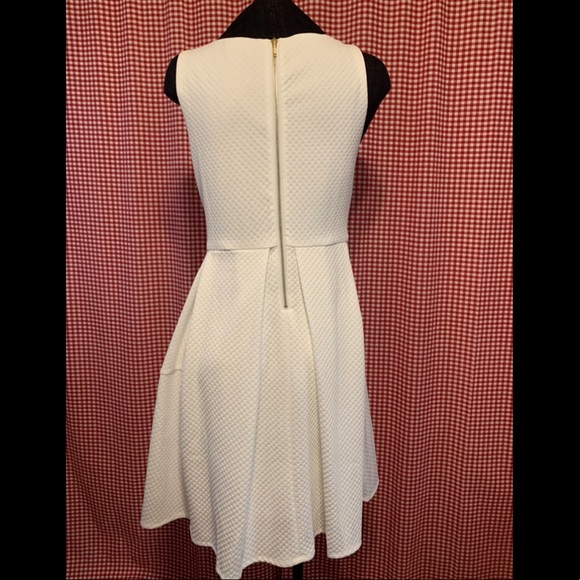 Textured dress - Picture 3 of 7